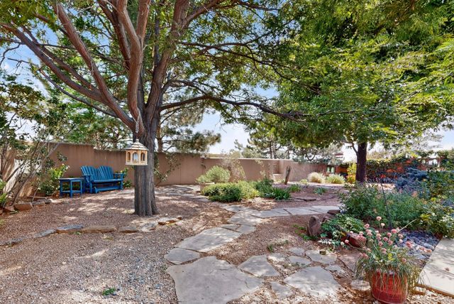 39 Cuesta Road, Santa Fe, NM 87508