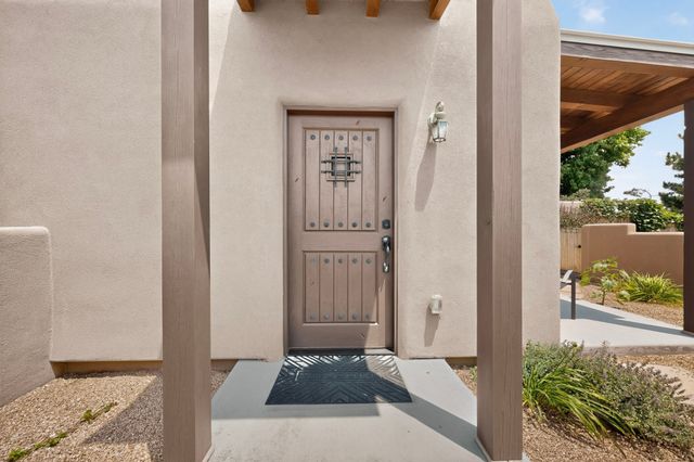 39 Cuesta Road, Santa Fe, NM 87508