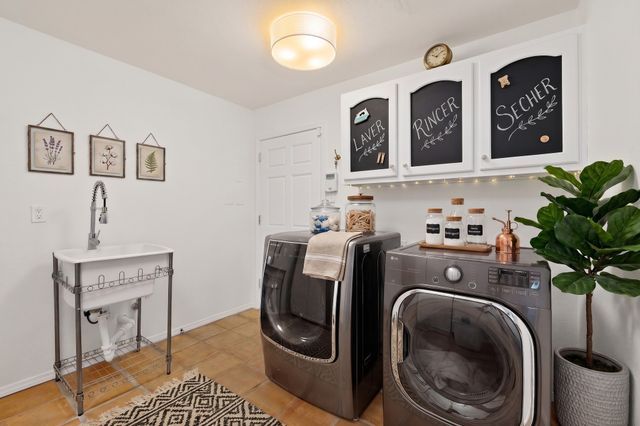 39 Cuesta Road, Santa Fe, NM 87508
