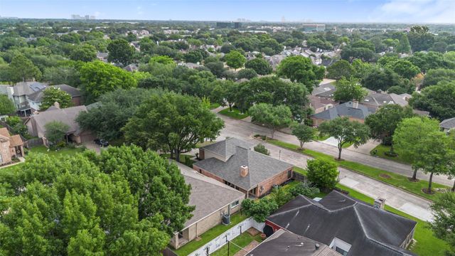 12903 Avenida Vaquero Street, Houston, TX 77077