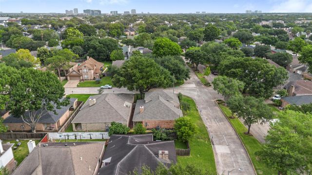 12903 Avenida Vaquero Street, Houston, TX 77077