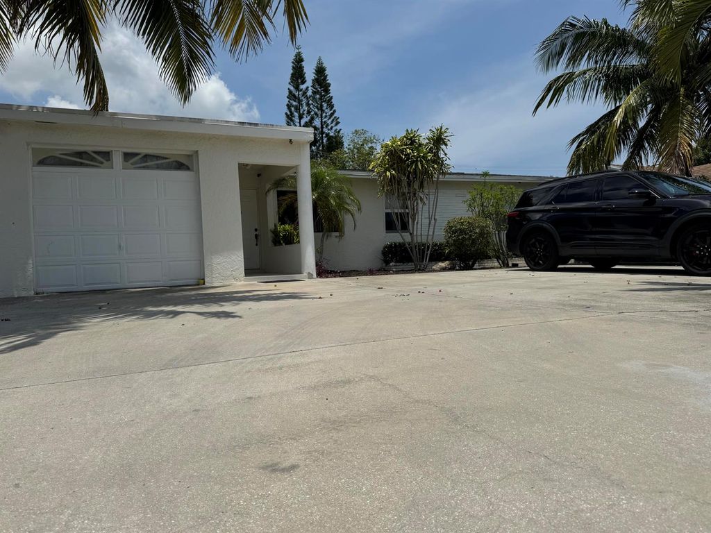 4607 Sutton Terrace S, West Palm Beach, FL 33415