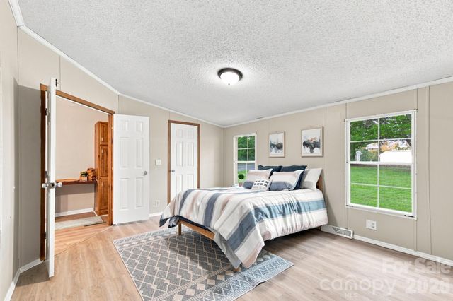 3159 Ward Green Street, Lenoir, NC 28645