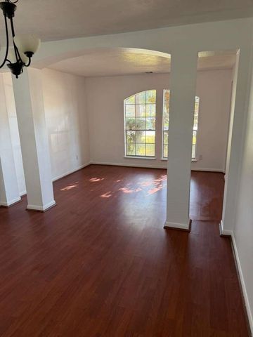 15502 Lost Maples Drive, Sugar Land, TX 77498