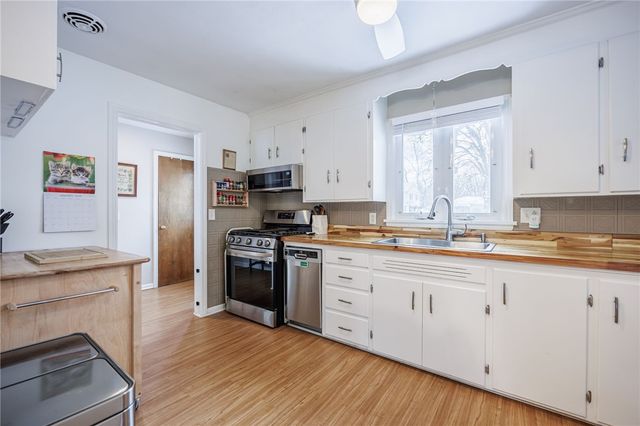 419 Brookview Drive, Irondequoit, NY 14617