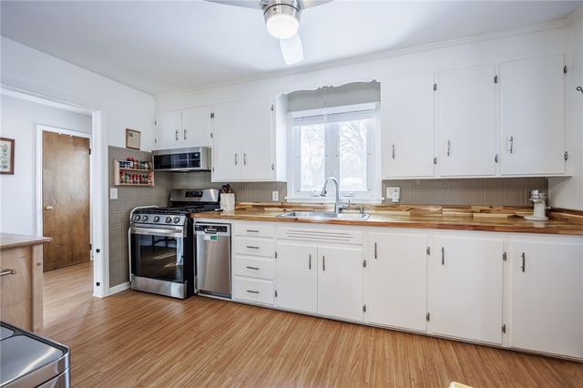 419 Brookview Drive, Irondequoit, NY 14617