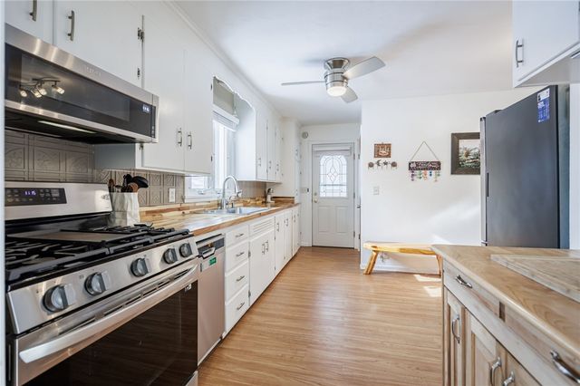 419 Brookview Drive, Irondequoit, NY 14617