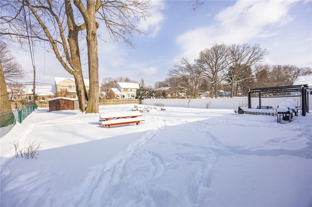 419 Brookview Drive, Irondequoit, NY 14617