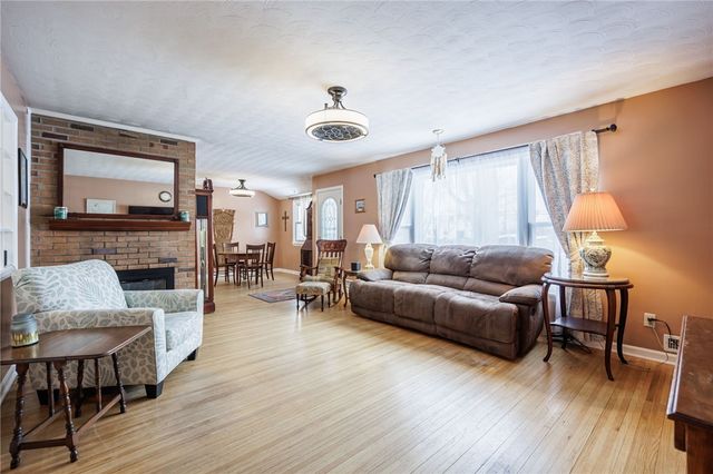 419 Brookview Drive, Irondequoit, NY 14617