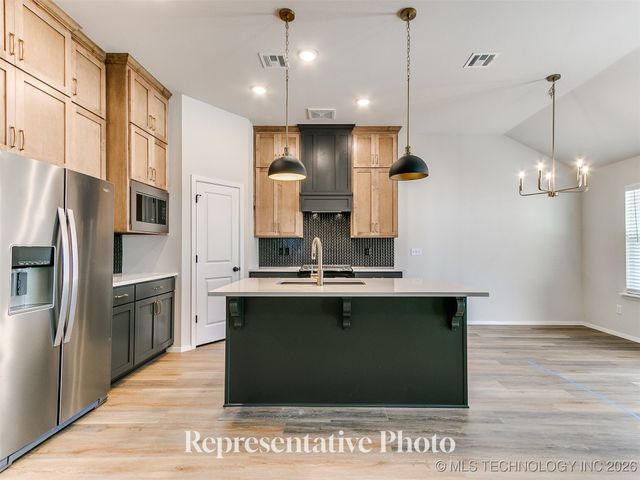 3814 W Laredo Street, Broken Arrow, OK 74012