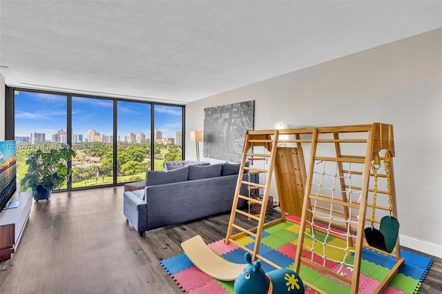 3375 N Country Club Drive 905, Aventura, FL 33180