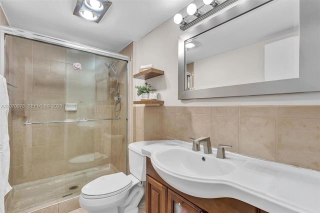 3375 N Country Club Drive 905, Aventura, FL 33180