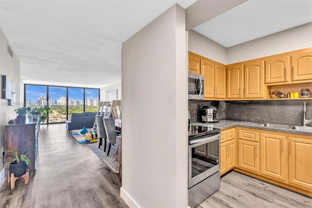 3375 N Country Club Drive 905, Aventura, FL 33180