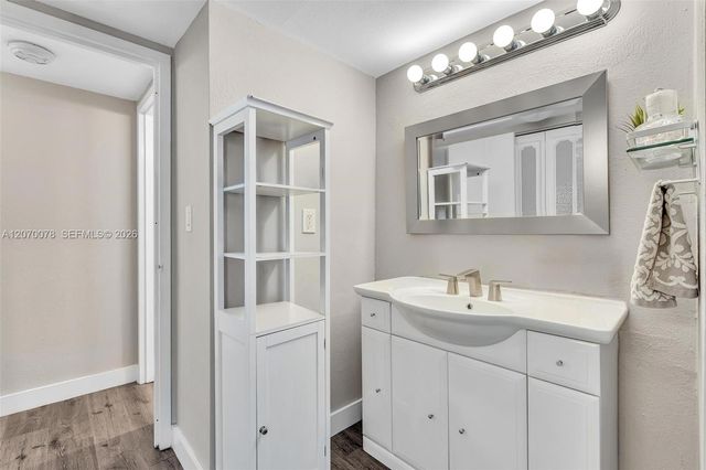 3375 N Country Club Drive 905, Aventura, FL 33180