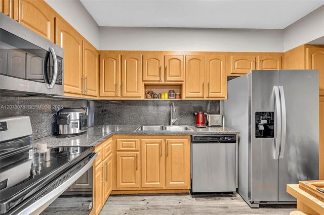 3375 N Country Club Drive 905, Aventura, FL 33180