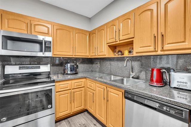 3375 N Country Club Drive 905, Aventura, FL 33180