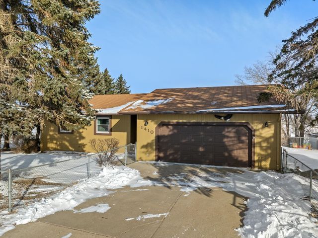 1410 1ST ST NE, Minot, ND 58703