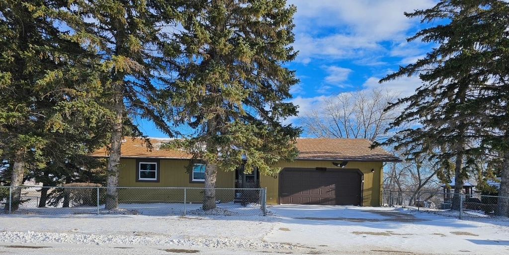 1410 1ST ST NE, Minot, ND 58703