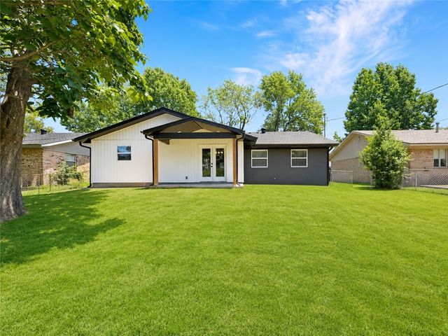 1704 S West End Street, Springdale, AR 72764
