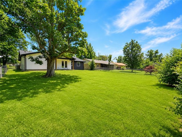 1704 S West End Street, Springdale, AR 72764