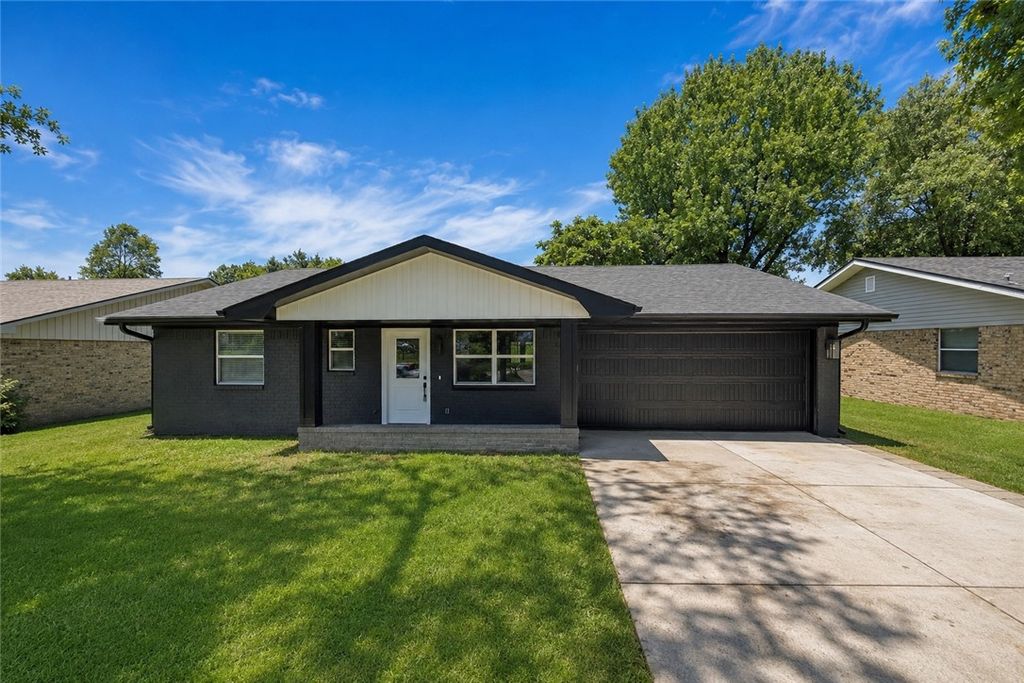 1704 S West End Street, Springdale, AR 72764