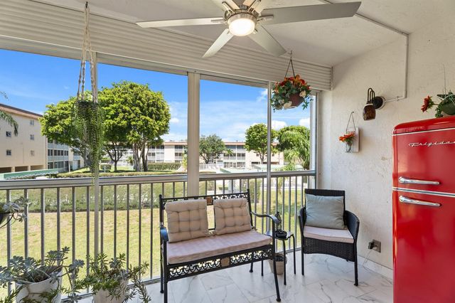 200 Village Green Circle E 206, Palm Springs, FL 33461