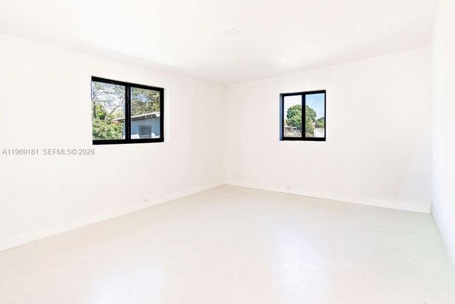 415 E 52nd St, Hialeah, FL 33013