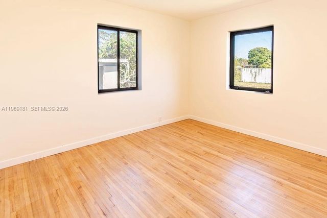 415 E 52nd St, Hialeah, FL 33013