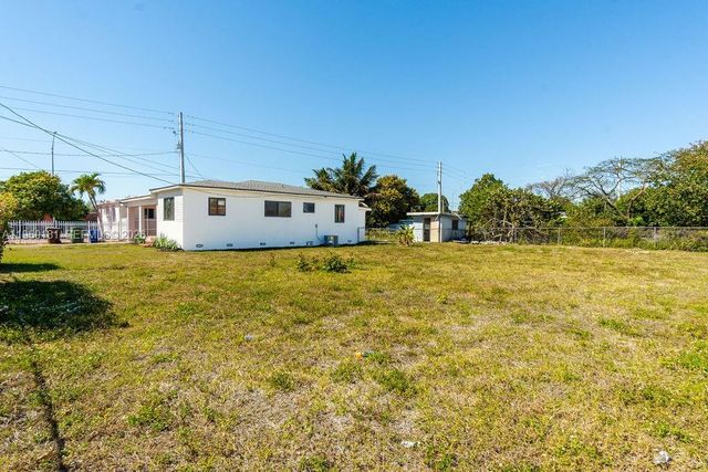 415 E 52nd St, Hialeah, FL 33013