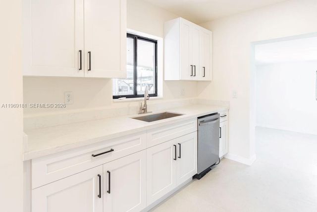 415 E 52nd St, Hialeah, FL 33013