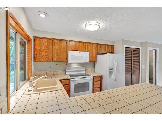 10220 Sw PASTERN Pl, Beaverton, OR 97008