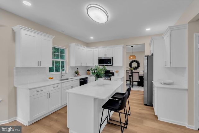 19 SUNFLOWER CIR, Burlington, NJ 08016
