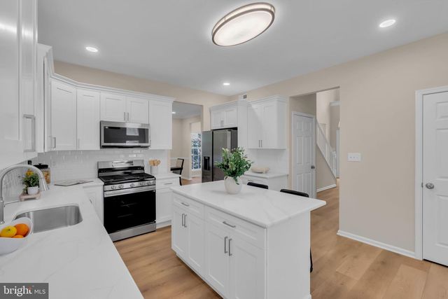 19 SUNFLOWER CIR, Burlington, NJ 08016