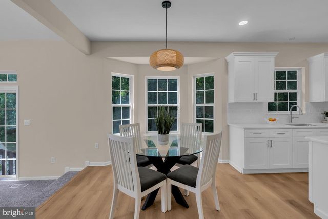 19 SUNFLOWER CIR, Burlington, NJ 08016