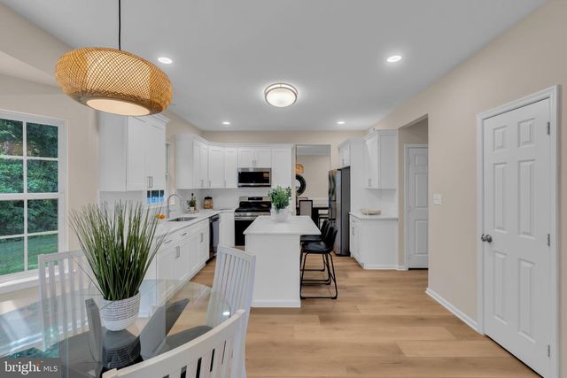 19 SUNFLOWER CIR, Burlington, NJ 08016