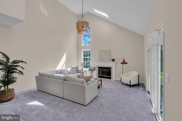19 SUNFLOWER CIR, Burlington, NJ 08016