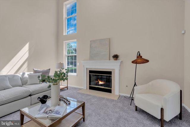19 SUNFLOWER CIR, Burlington, NJ 08016