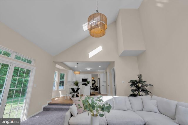 19 SUNFLOWER CIR, Burlington, NJ 08016