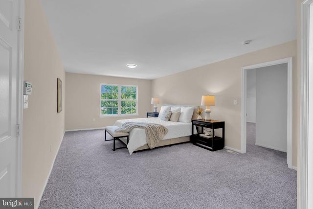 19 SUNFLOWER CIR, Burlington, NJ 08016