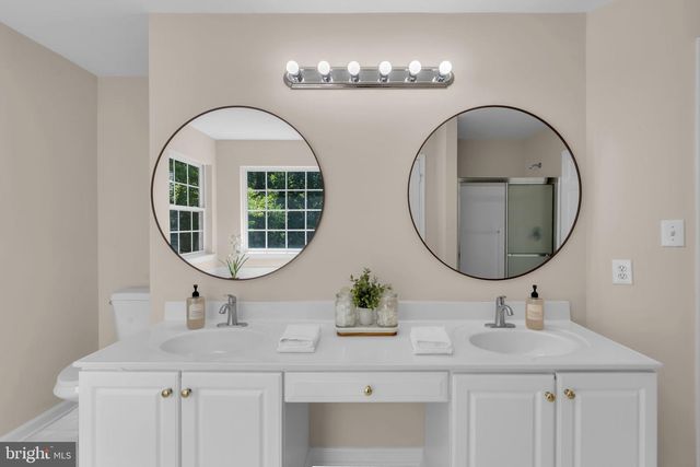 19 SUNFLOWER CIR, Burlington, NJ 08016