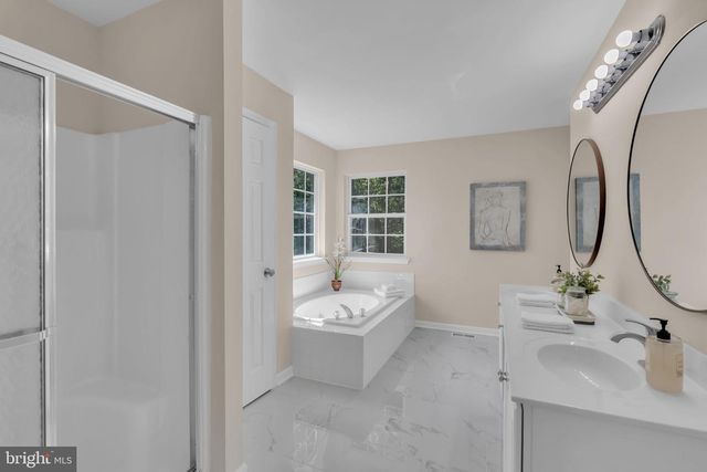 19 SUNFLOWER CIR, Burlington, NJ 08016