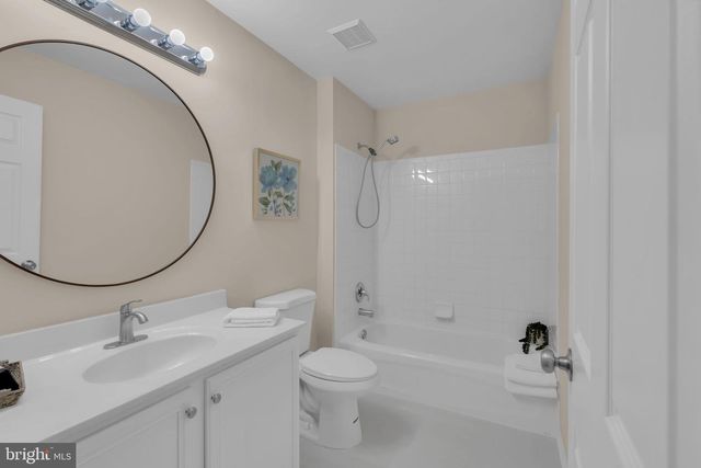 19 SUNFLOWER CIR, Burlington, NJ 08016