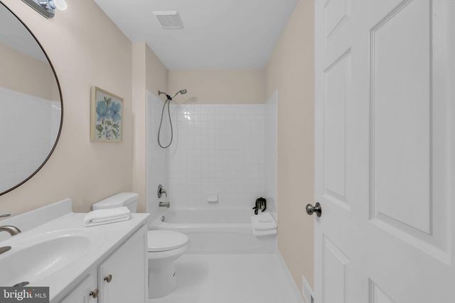 19 SUNFLOWER CIR, Burlington, NJ 08016