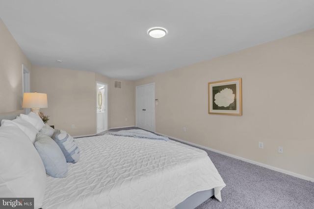 19 SUNFLOWER CIR, Burlington, NJ 08016