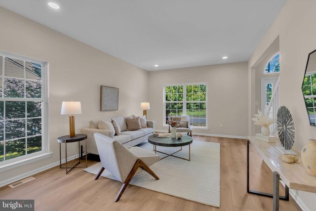 19 SUNFLOWER CIR, Burlington, NJ 08016