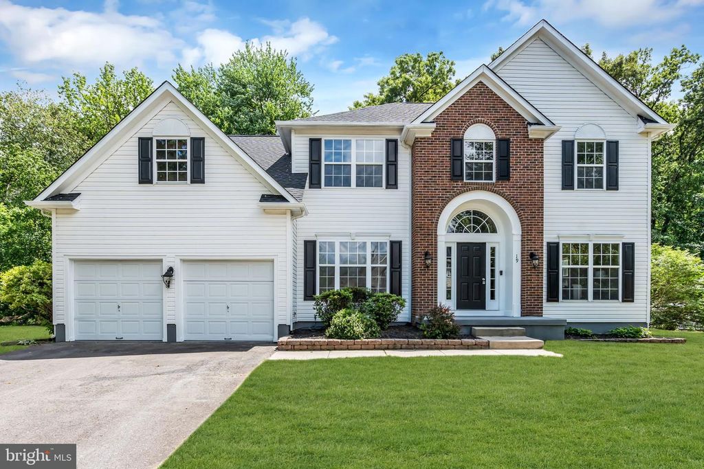 19 SUNFLOWER CIR, Burlington, NJ 08016
