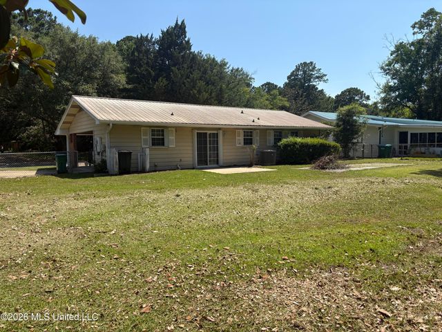 205 Barbara Circle, Ocean Springs, MS 39564