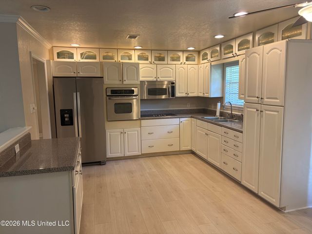 205 Barbara Circle, Ocean Springs, MS 39564