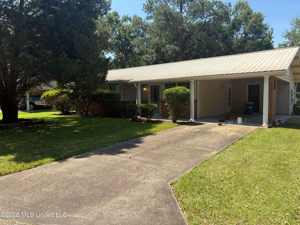 205 Barbara Circle, Ocean Springs, MS 39564