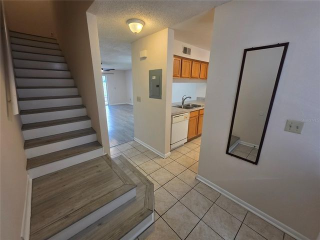 5194 SUNRIDGE PALMS DRIVE, Tampa, FL 33617